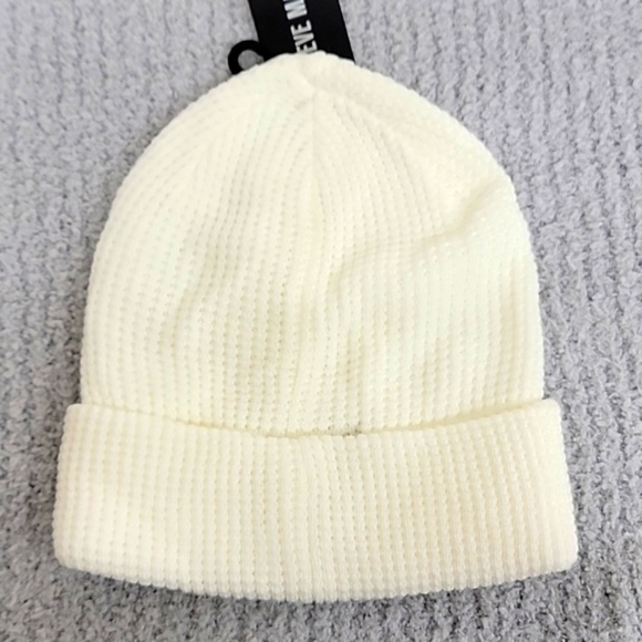 Steve Madden Thermal Knit Hat One Size Fits Most Off White 💥NWT🥳 - Picture 2 of 4
